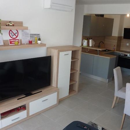 Apartment Jere With Private Parking Zadar Exterior photo